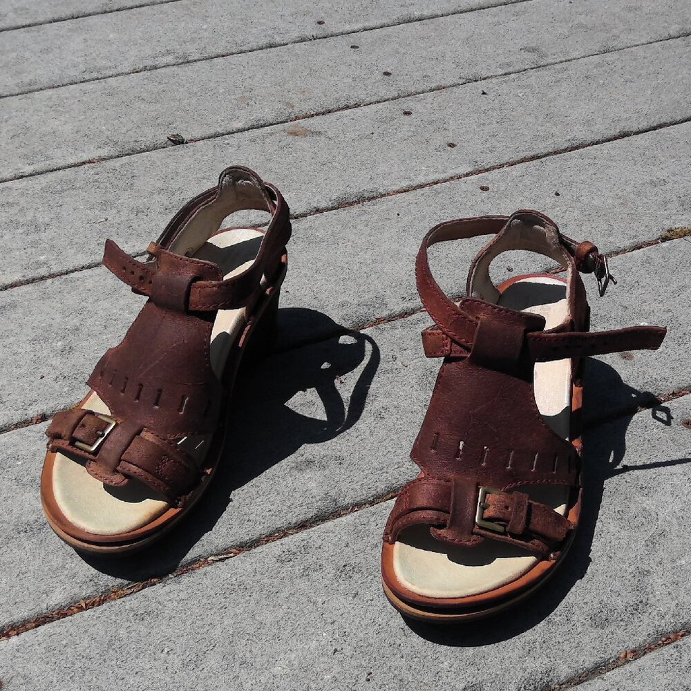 EUC Like NEW Merrell Strappy Sandals Size 5 US